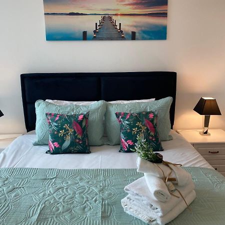 Berks Luxury Serviced Apartments,5 Bedrooms, 5 Double Beds, 2 Bathrooms, Free Super Fast Wifi & Parking Earley Zewnętrze zdjęcie