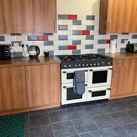 Berks Luxury Serviced Apartments,5 Bedrooms, 5 Double Beds, 2 Bathrooms, Free Super Fast Wifi & Parking Earley Zewnętrze zdjęcie