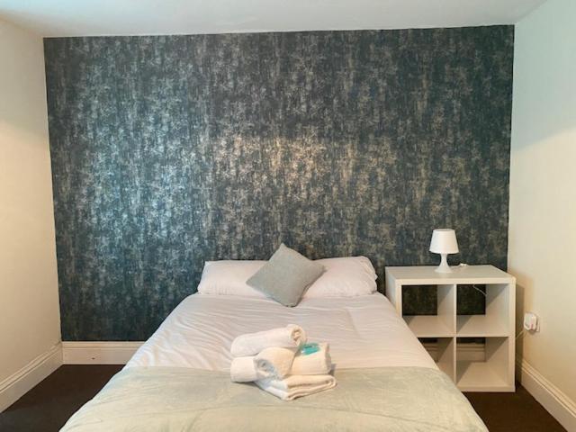 Berks Luxury Serviced Apartments,5 Bedrooms, 5 Double Beds, 2 Bathrooms, Free Super Fast Wifi & Parking Earley Zewnętrze zdjęcie