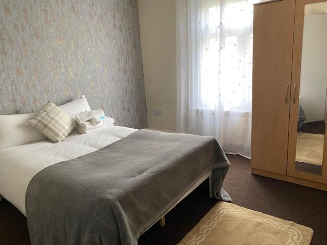 Berks Luxury Serviced Apartments,5 Bedrooms, 5 Double Beds, 2 Bathrooms, Free Super Fast Wifi & Parking Earley Zewnętrze zdjęcie