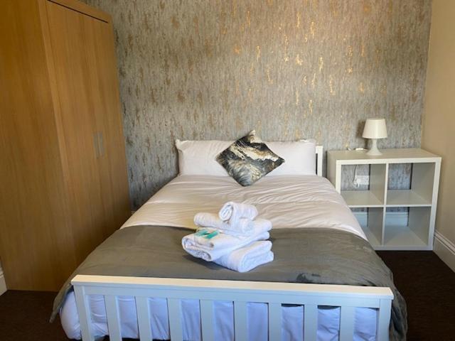 Berks Luxury Serviced Apartments,5 Bedrooms, 5 Double Beds, 2 Bathrooms, Free Super Fast Wifi & Parking Earley Zewnętrze zdjęcie