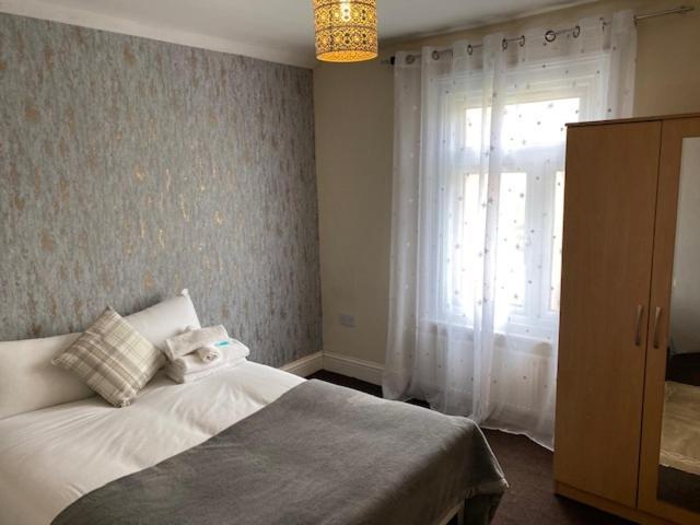 Berks Luxury Serviced Apartments,5 Bedrooms, 5 Double Beds, 2 Bathrooms, Free Super Fast Wifi & Parking Earley Zewnętrze zdjęcie