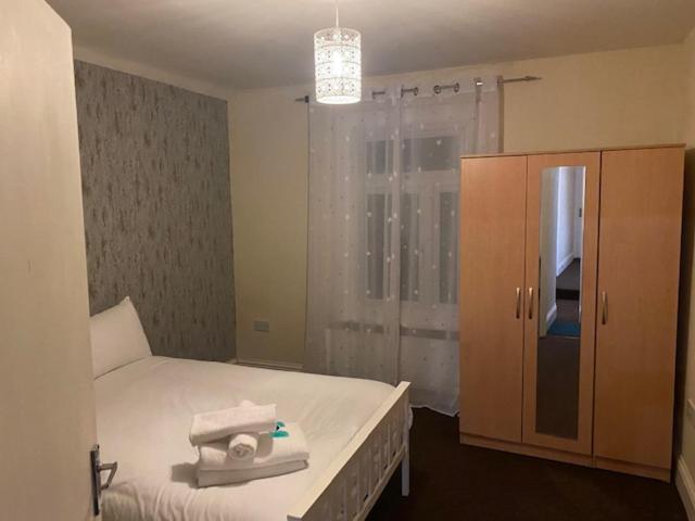 Berks Luxury Serviced Apartments,5 Bedrooms, 5 Double Beds, 2 Bathrooms, Free Super Fast Wifi & Parking Earley Zewnętrze zdjęcie