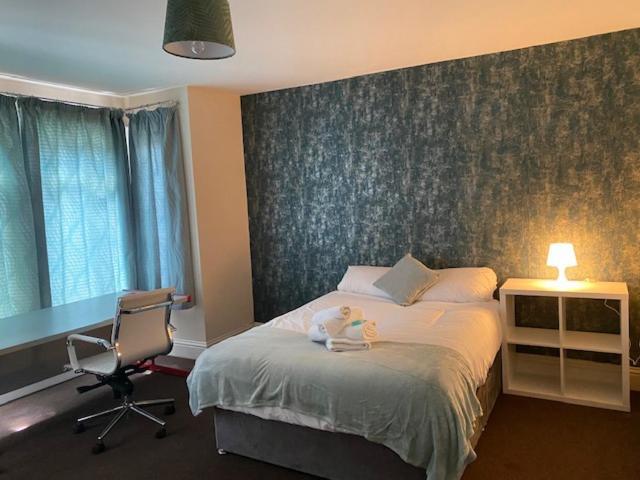 Berks Luxury Serviced Apartments,5 Bedrooms, 5 Double Beds, 2 Bathrooms, Free Super Fast Wifi & Parking Earley Zewnętrze zdjęcie