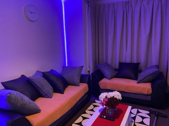 Berks Luxury Serviced Apartments,5 Bedrooms, 5 Double Beds, 2 Bathrooms, Free Super Fast Wifi & Parking Earley Zewnętrze zdjęcie