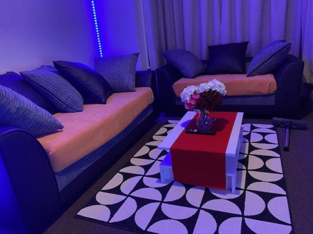 Berks Luxury Serviced Apartments,5 Bedrooms, 5 Double Beds, 2 Bathrooms, Free Super Fast Wifi & Parking Earley Zewnętrze zdjęcie